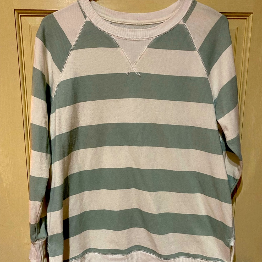 Maurices size medium green & white sweatshirt